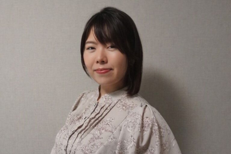 泊 彩香